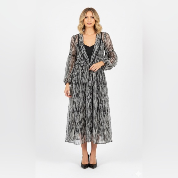 Express NWT Shear Robe Dress Cover-up Maxi Length Women's Size M/L Medium Large